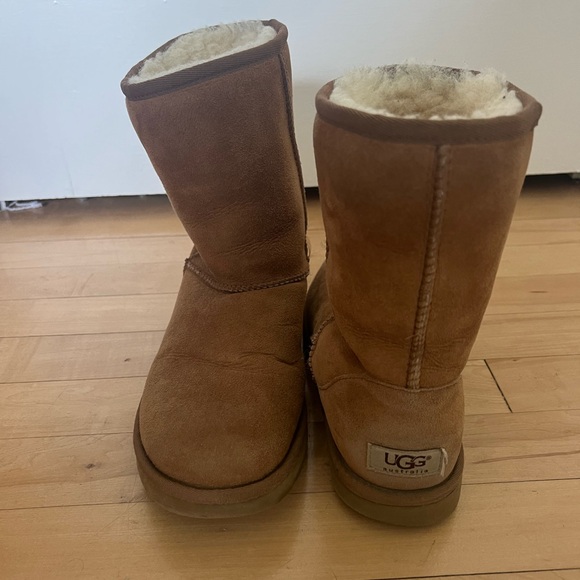 UGG Boots - Picture 1 of 6